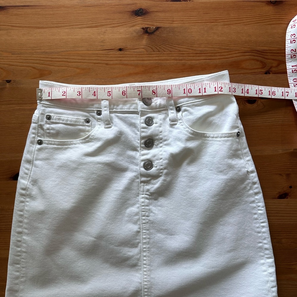 J. Crew Button-front denim skirt in crisp white. Size: 24 - Picture 10 of 16